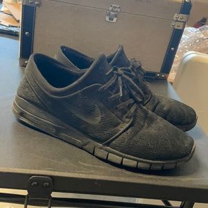 Black Nike Stephan Janoskis size 12